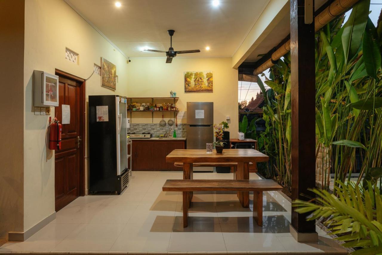 Bubu Canggu Guesthouse Buitenkant foto
